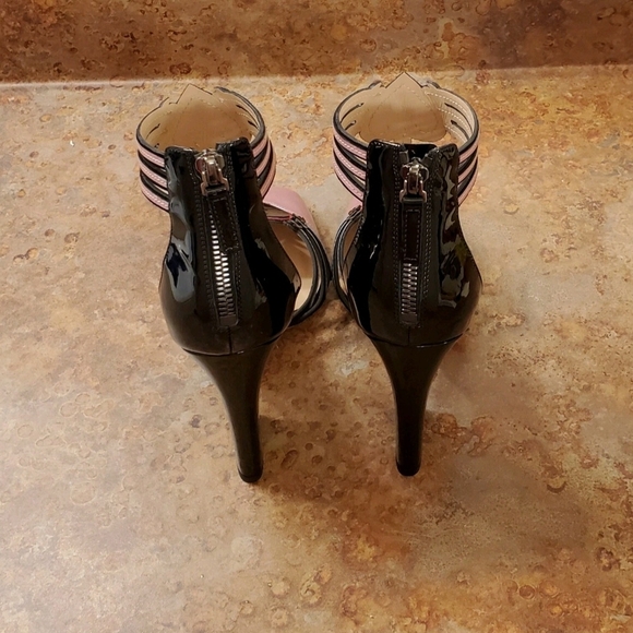 Valentino Garavani Pink and Black Heels - Picture 5 of 7